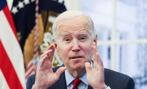 Biden afirma que “teia de mentiras” representa ameaça à democracia